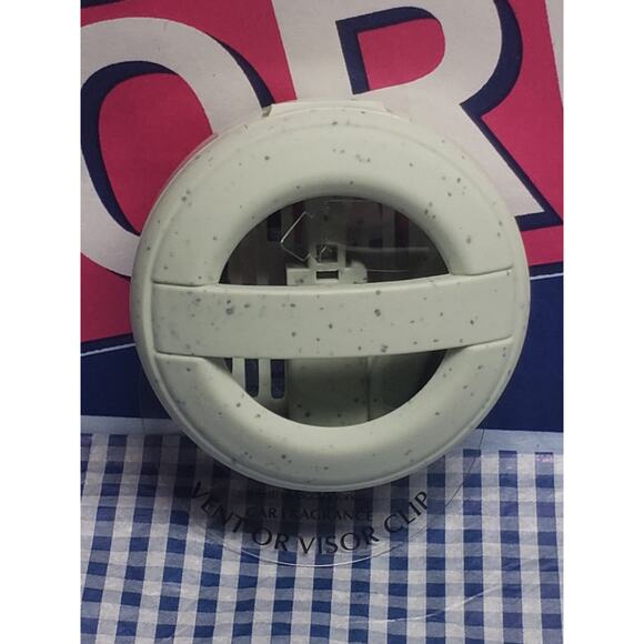 BBW Spotted Visor / Vent Clip Car Fragrance Holder Vehicle Scent Decor - Picture 1 of 1
